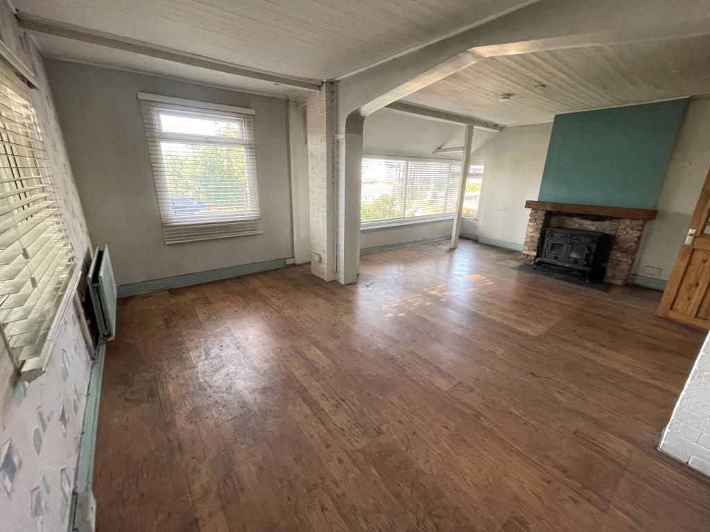 Lot: 88 - FIRE-DAMAGED DETACHED BUNGALOW - Living room with fireplace